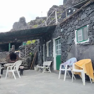 casita-pajero-en-el-pozo-de-las-calcosas-el-hierro.in-canary-islands.com/