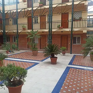 En Patio Sevillano Alameda-isla Magica Sevilla